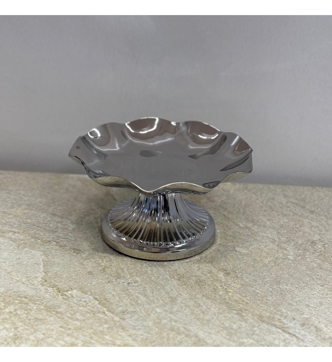 صحن تقديم ضيافة فاخر من المعدن ستيل بقاعده 20×20×10سم صحن تقديم ضيافة فاخر من المعدن ستيل بقاعده 20×20×10سم