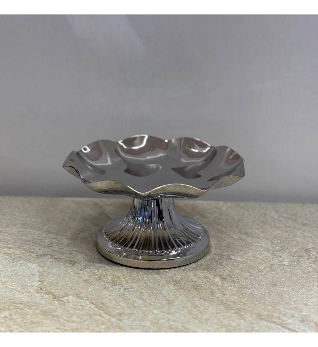 صحن تقديم ضيافة فاخر من المعدن ستيل بقاعده 20×20×10سم صحن تقديم ضيافة فاخر من المعدن ستيل بقاعده 20×20×10سم