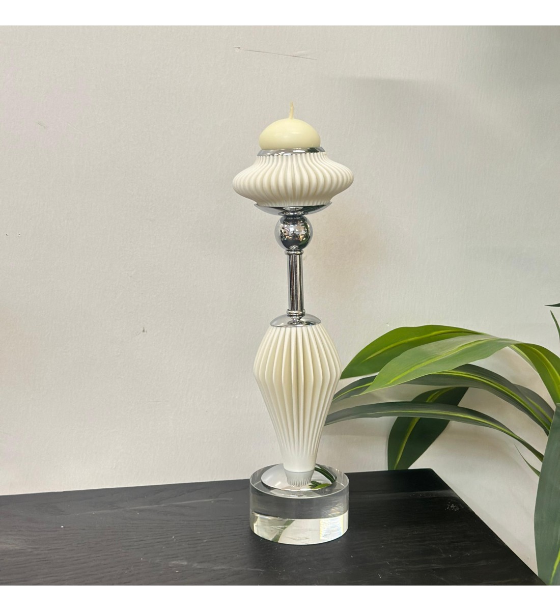 شمعدان اكرلك ابيض تصميم انيق31×5×5سم 