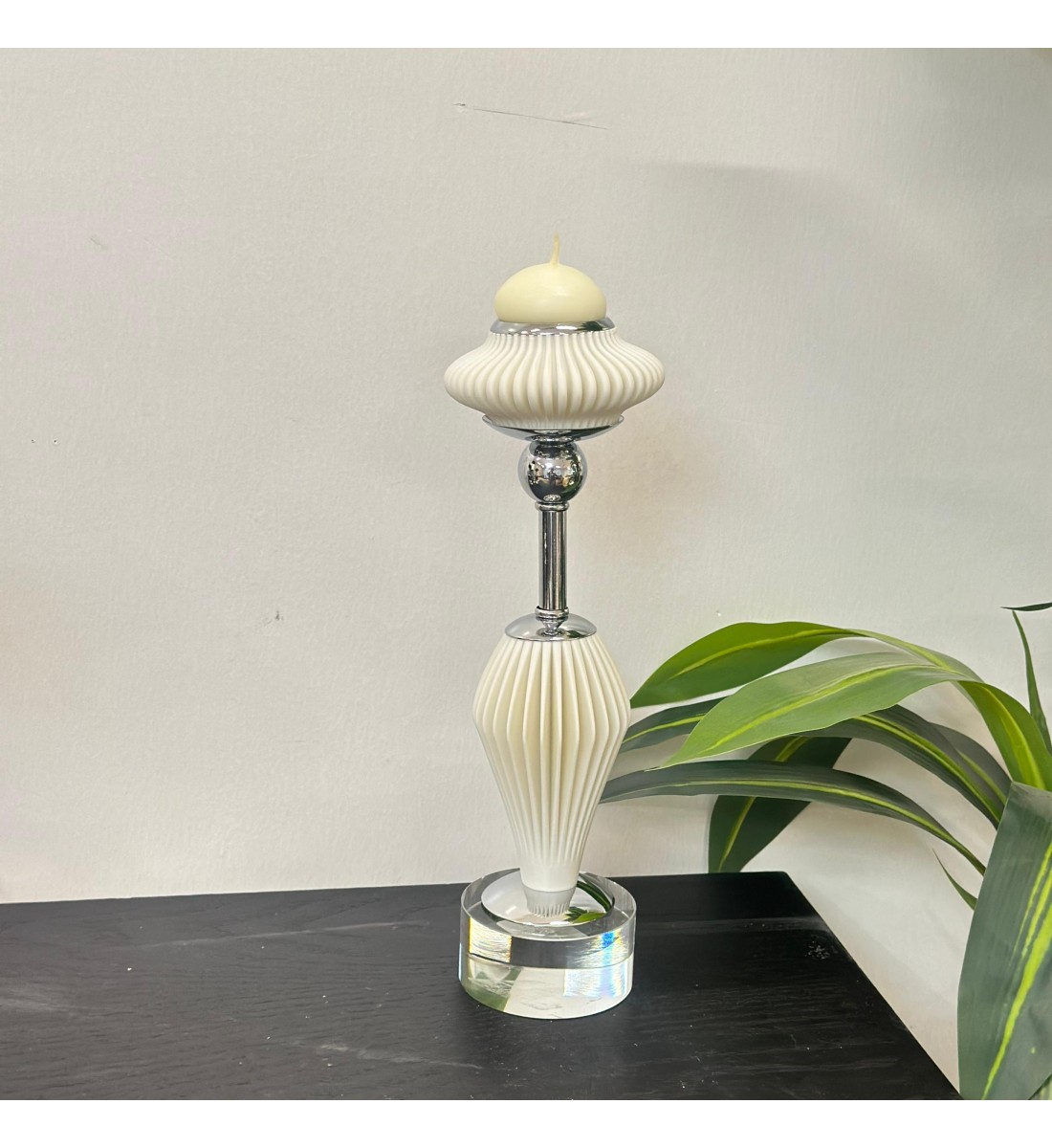 شمعدان اكرلك ابيض تصميم انيق31×5×5سم 