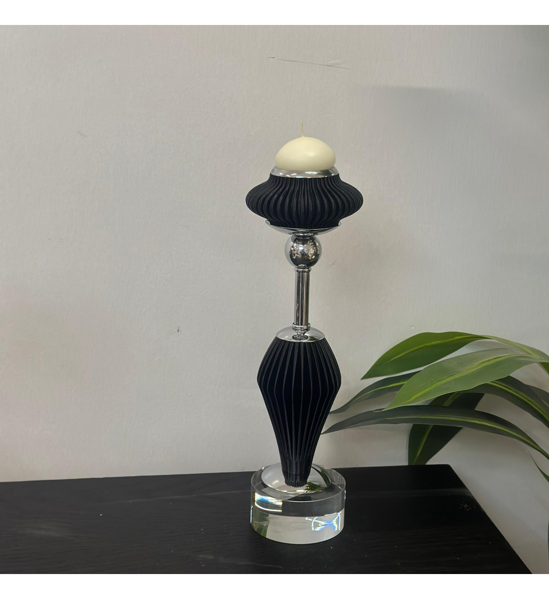 شمعدان اكرلك اسود تصميم انيق31×5×5سم 