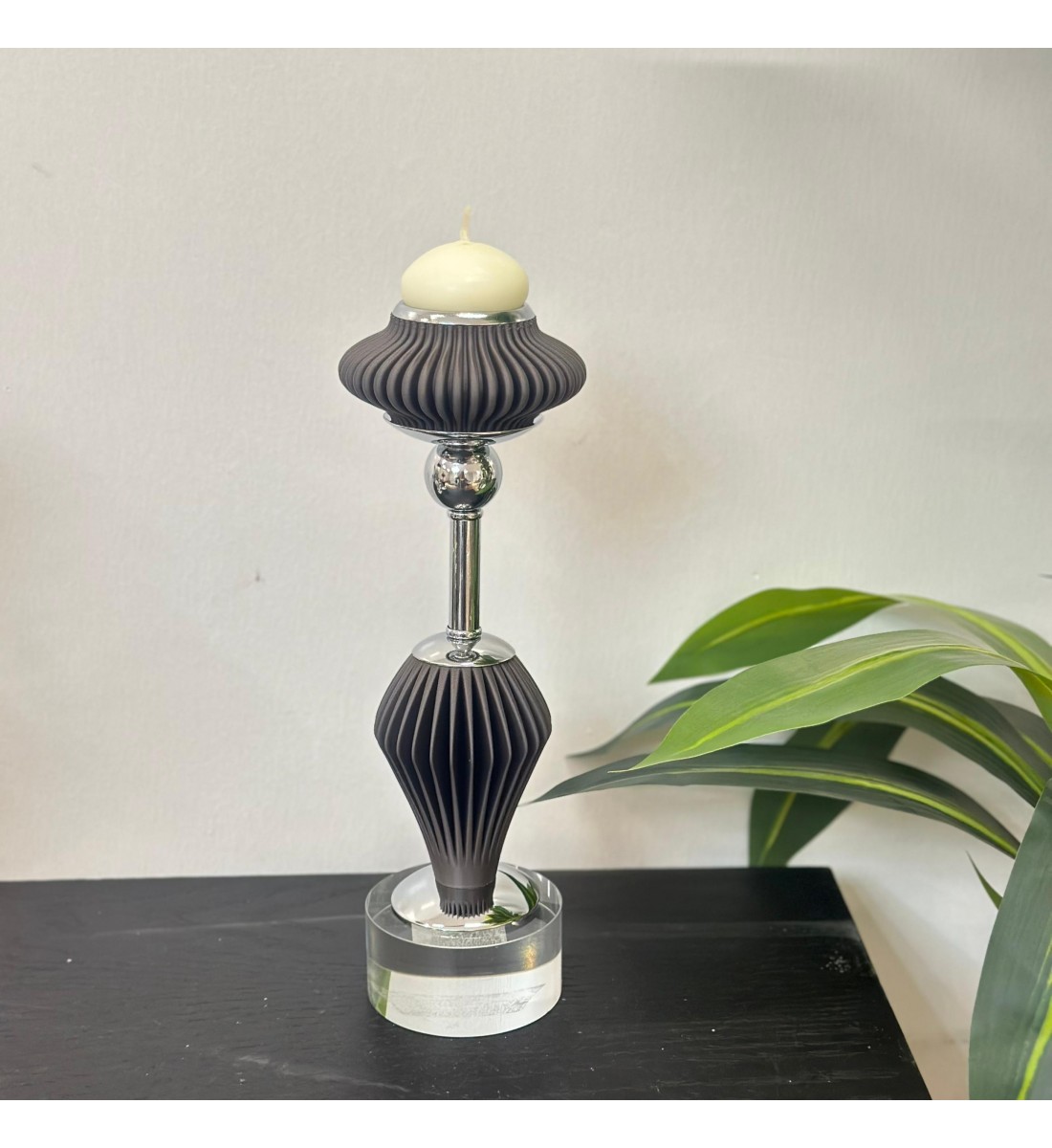 شمعدان بنفسجي اكرلك تصميم انيق30×5×5سم 