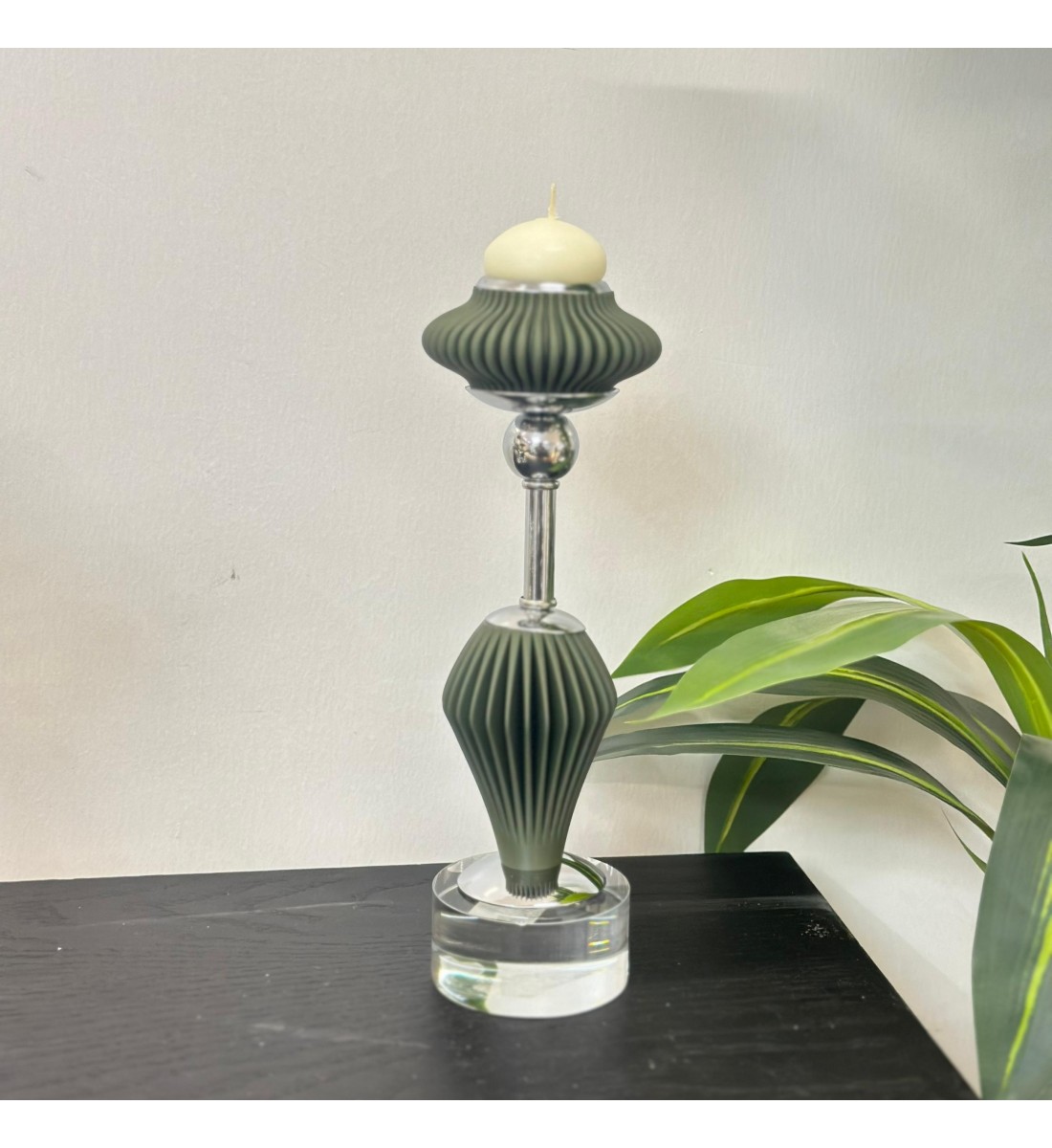 شمعدان اخظر اكرلك اخظر تصميم انيق30×5×5سم 