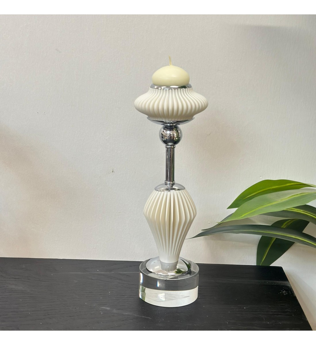 شمعدان اكرلك ابيض تصميم انيق30×5×5سم 