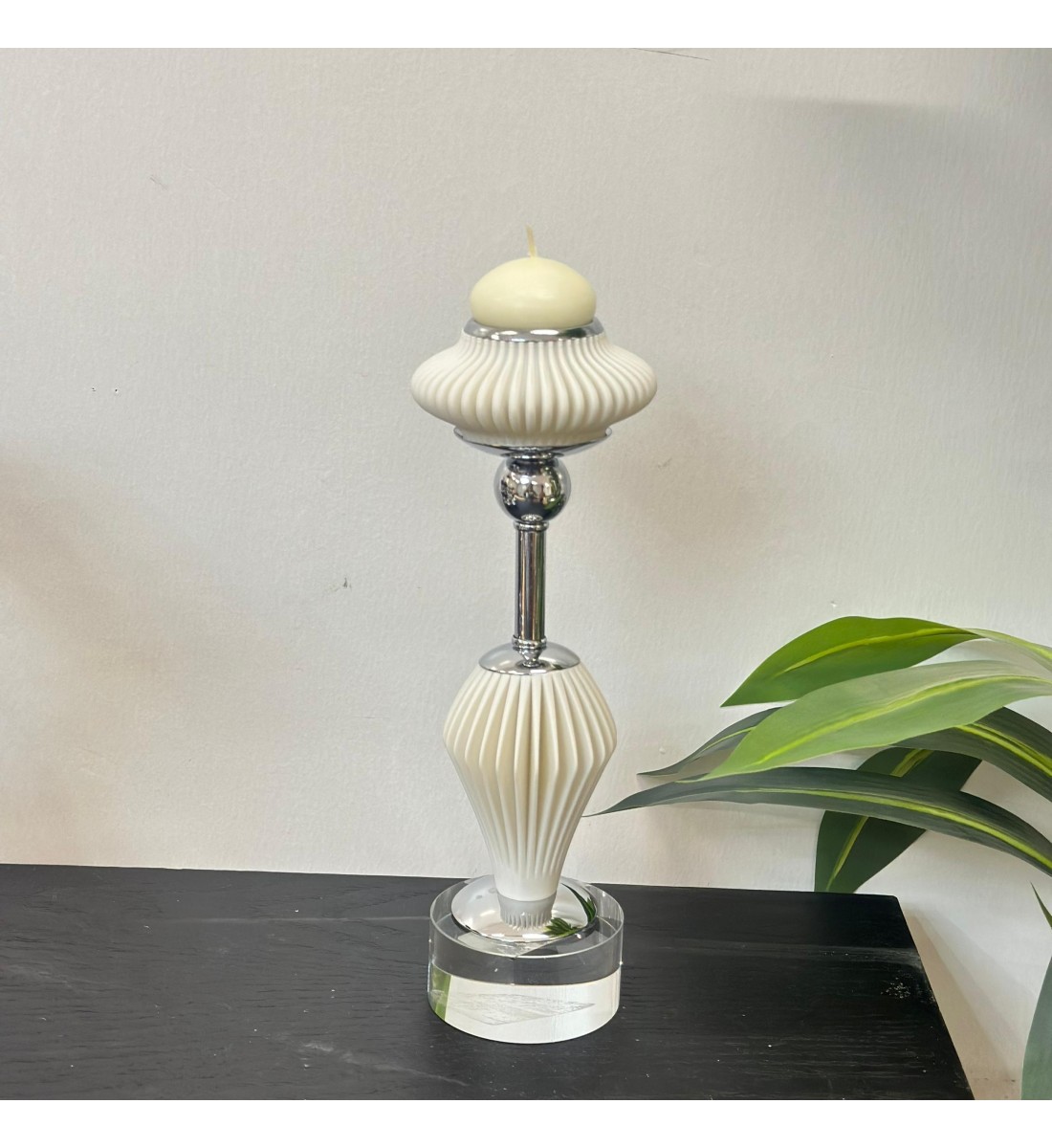 شمعدان اكرلك ابيض تصميم انيق30×5×5سم 