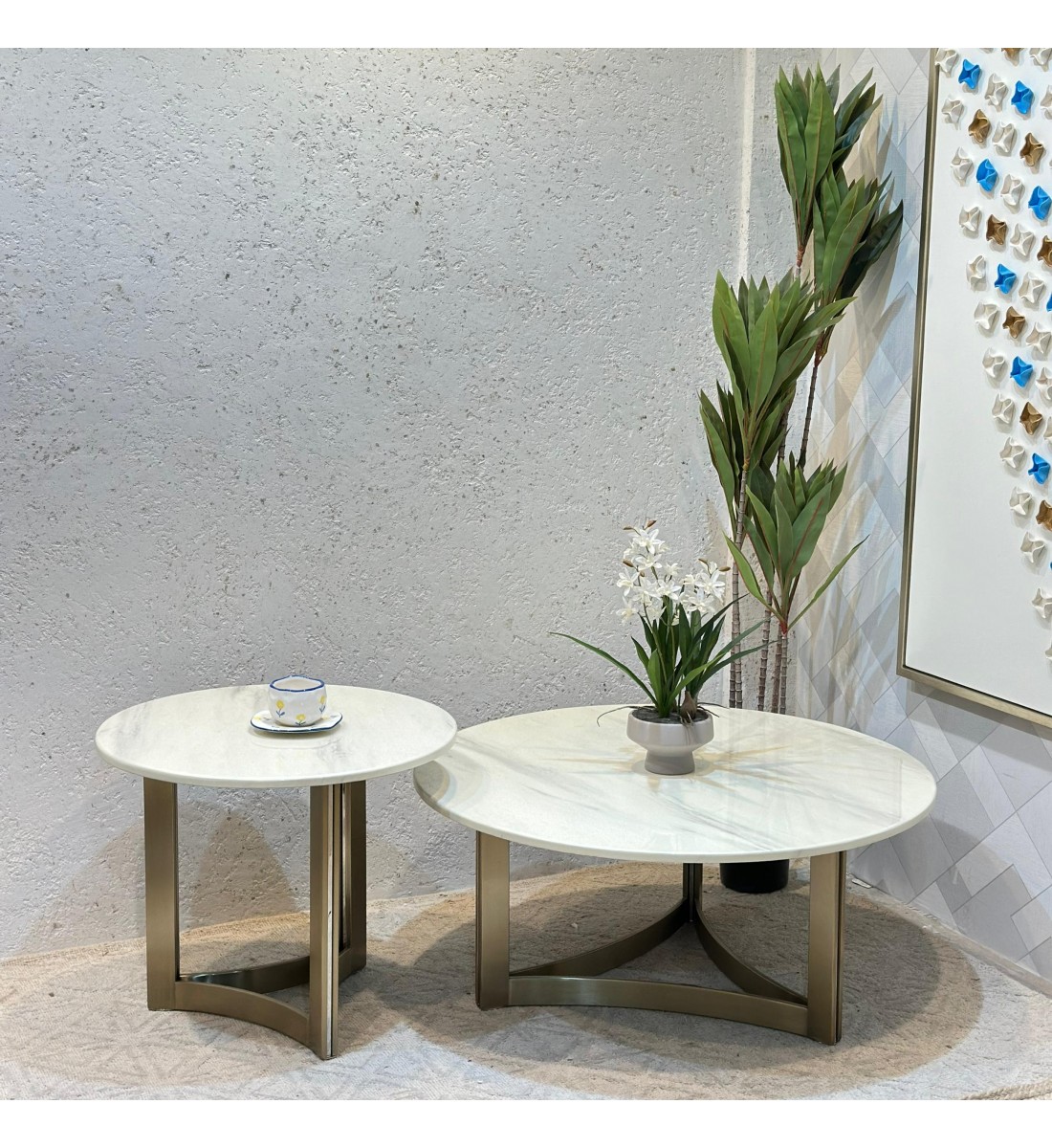 طقم طاولات 2قطع رخام وقاعده معدن ذهبيه	