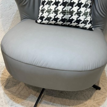 كرسي صالة دوار مريح تصمصم ملكي جلد رمادي فاتح 