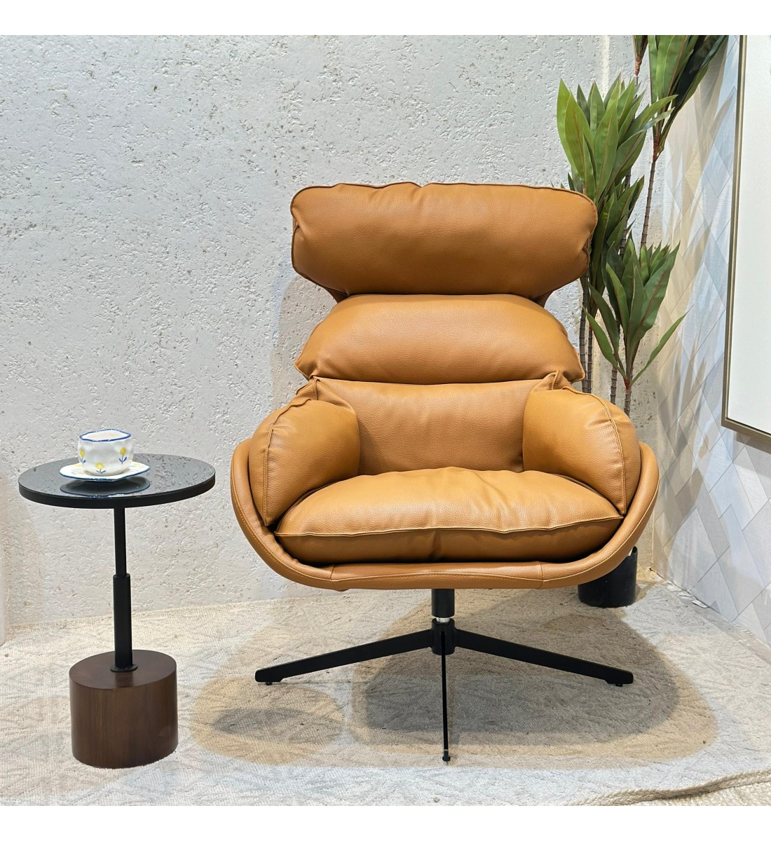 كرسي صالة دوار مريح تصمصم ملكي جلد باللون الجملي الدافي كرسي صالة دوار مريح تصمصم ملكي جلد باللون الجملي الدافي