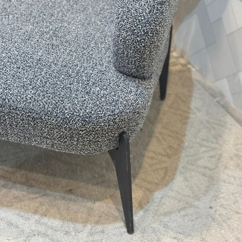 كرسي صالة دوار مريح تصمصم ملكي جلد باللون الرمادي الفاتح 