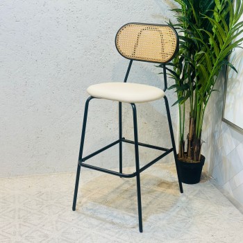 كرسي بار بوهيمي معدني بمسند خيزران 