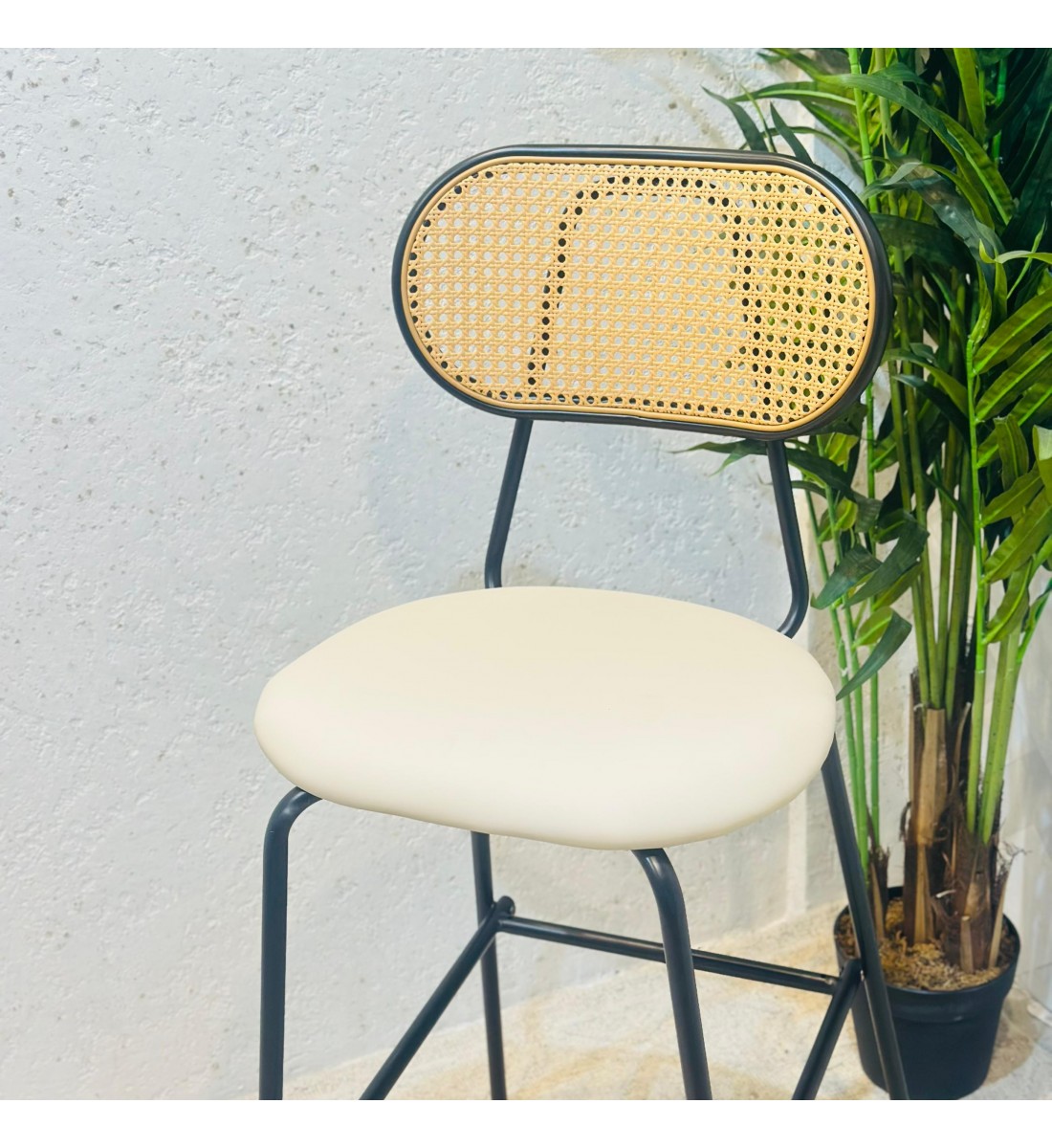 كرسي بار بوهيمي معدني بمسند خيزران كرسي بار بوهيمي معدني بمسند خيزران