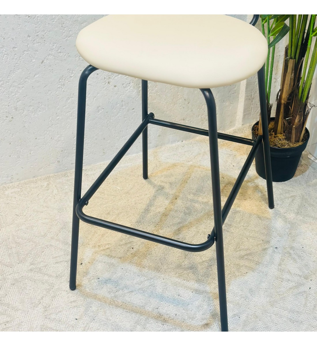 كرسي بار بوهيمي معدني بمسند خيزران كرسي بار بوهيمي معدني بمسند خيزران