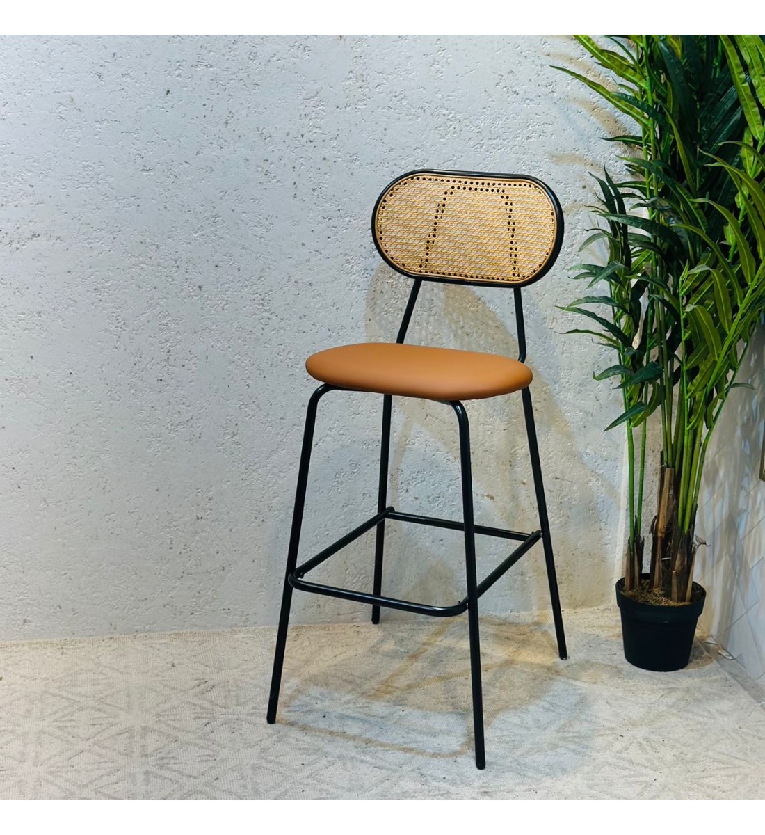 كرسي بار بوهيمي معدني بمسند خيزران كرسي بار بوهيمي معدني بمسند خيزران