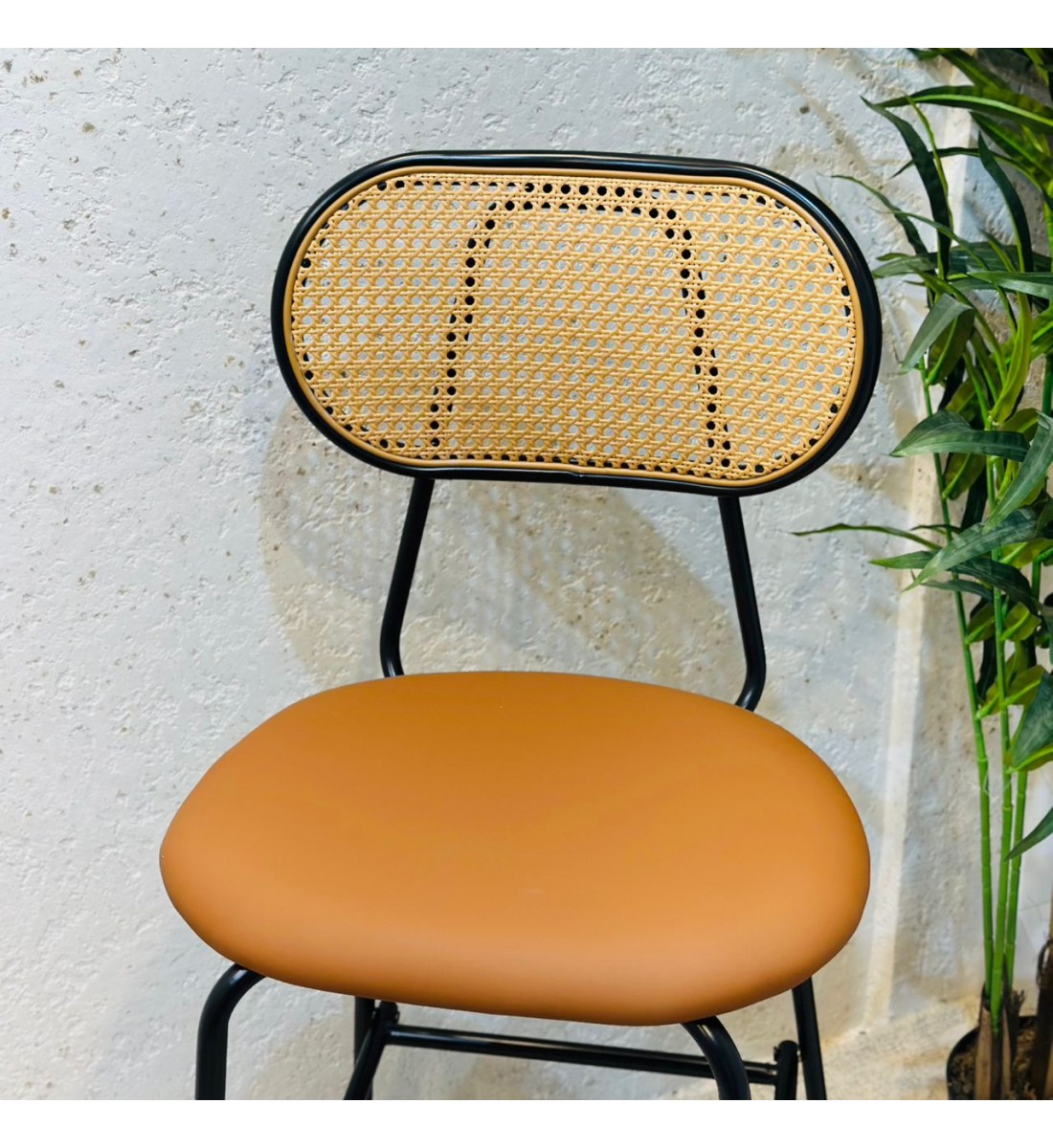 كرسي بار بوهيمي معدني بمسند خيزران كرسي بار بوهيمي معدني بمسند خيزران