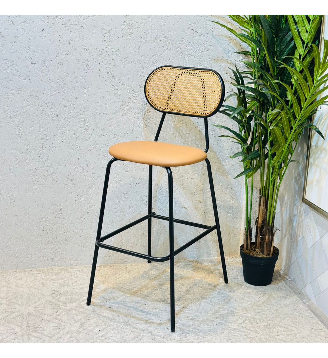 كرسي بار بوهيمي معدني بمسند خيزران كرسي بار بوهيمي معدني بمسند خيزران