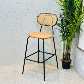 كرسي بار بوهيمي معدني بمسند خيزران 