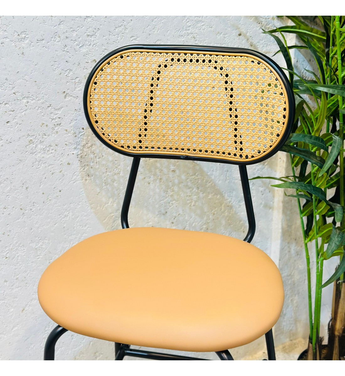 كرسي بار بوهيمي معدني بمسند خيزران كرسي بار بوهيمي معدني بمسند خيزران