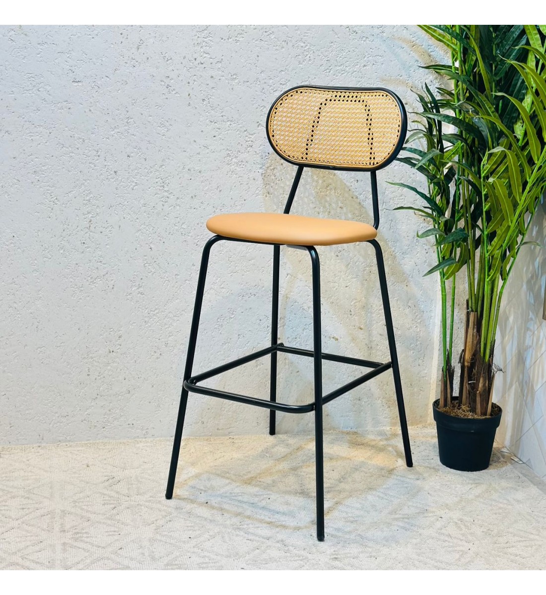 كرسي بار بوهيمي معدني بمسند خيزران كرسي بار بوهيمي معدني بمسند خيزران