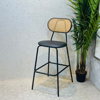 كرسي بار بوهيمي معدني بمسند خيزران 