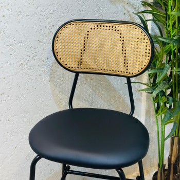 كرسي بار بوهيمي معدني بمسند خيزران 