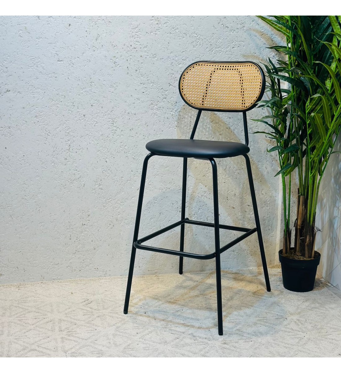 كرسي بار بوهيمي معدني بمسند خيزران كرسي بار بوهيمي معدني بمسند خيزران