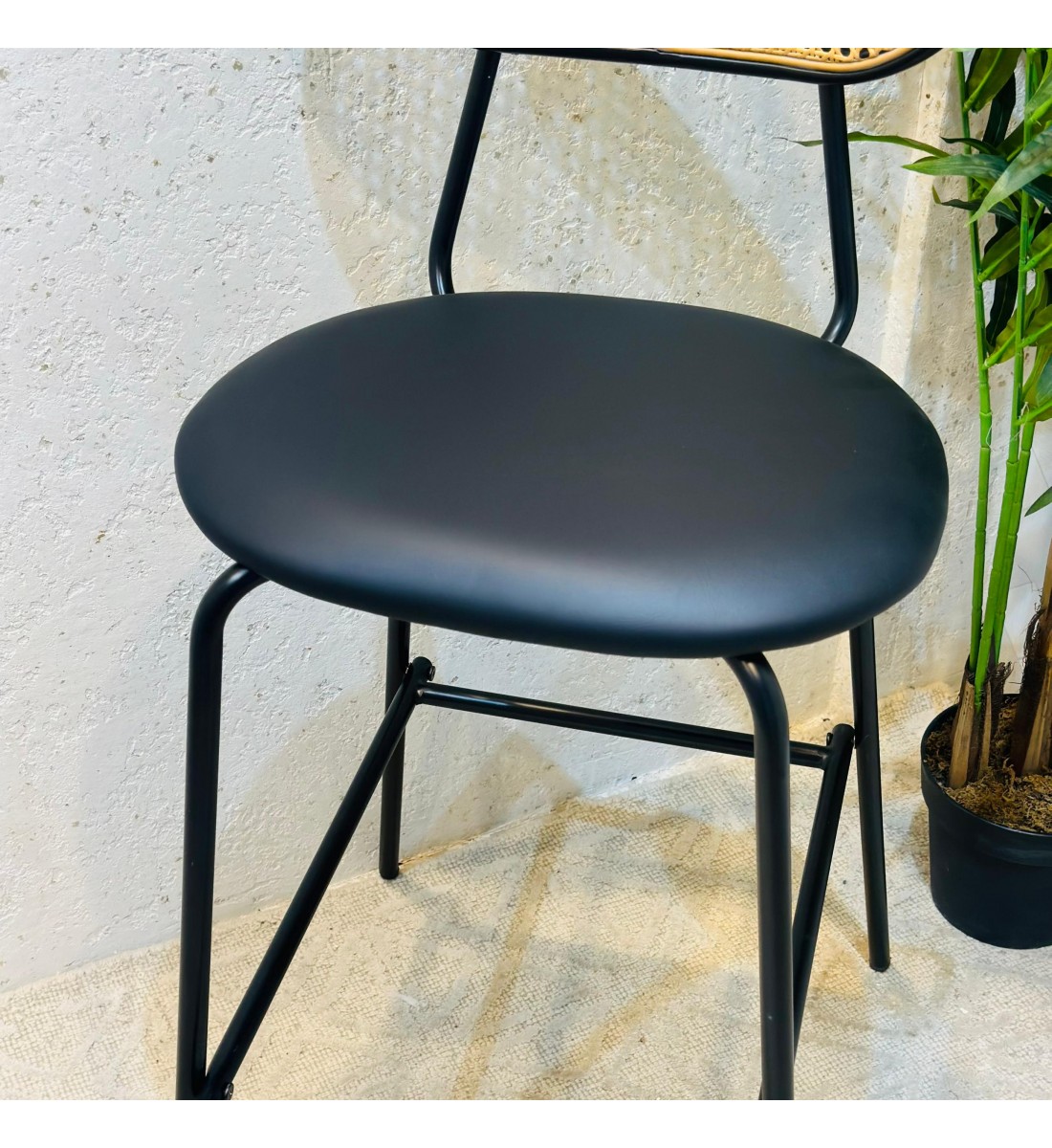 كرسي بار بوهيمي معدني بمسند خيزران كرسي بار بوهيمي معدني بمسند خيزران