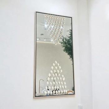 مرآة جدارية بتصميم عصري ولمسات فنية فريدة لوحات مرايات حسب الطلب (المنتج تفصيل )