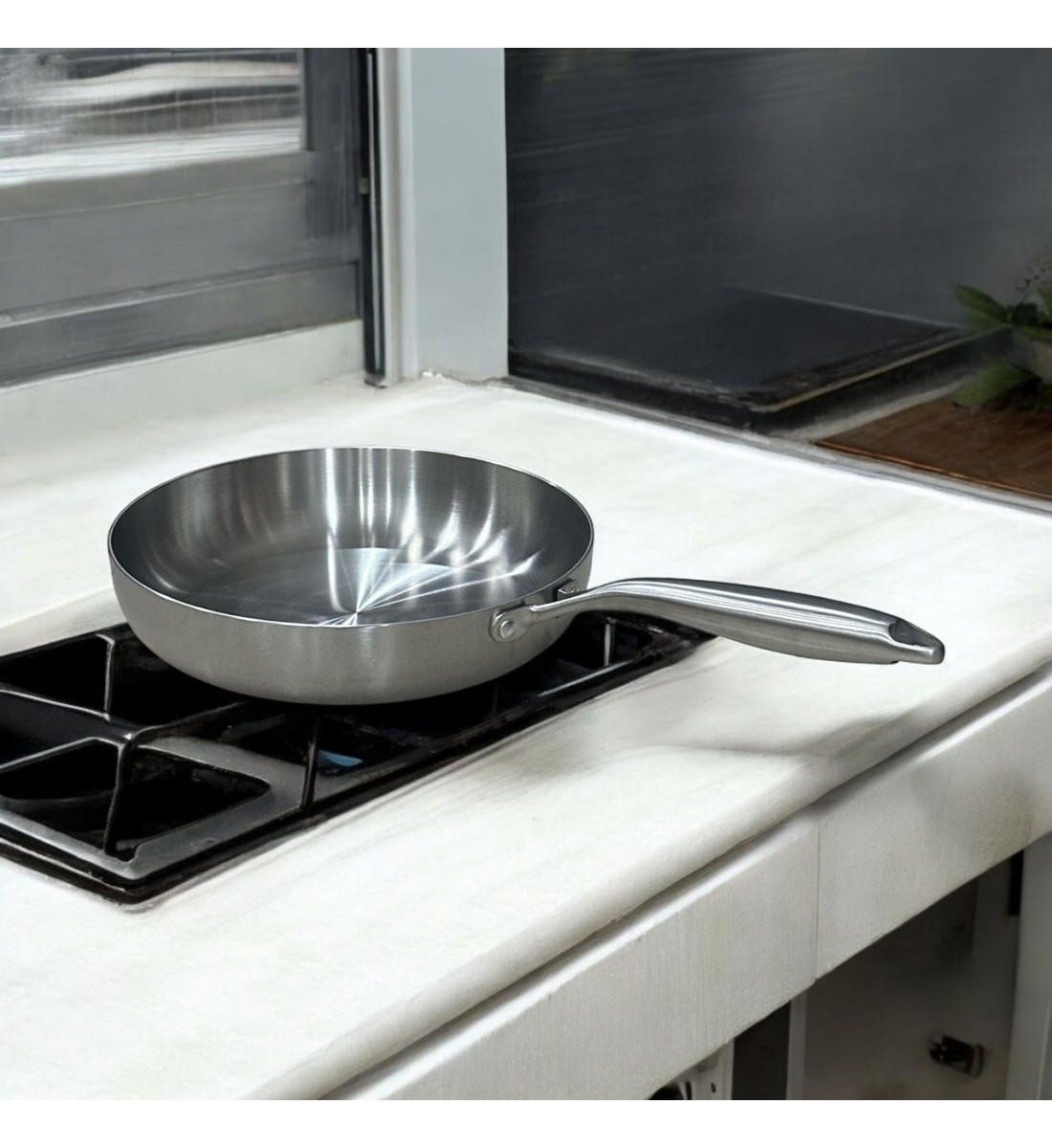 مقلاة ستانلس ستيل فاخرة – لمسة احترافية في مطبخك!مقاس 22سم 