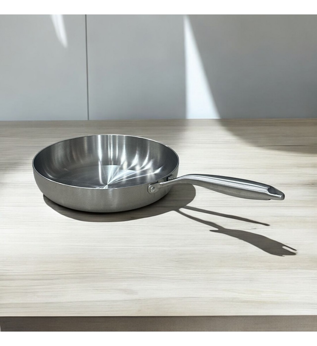 مقلاة ستانلس ستيل فاخرة – لمسة احترافية في مطبخك!مقاس 22سم 