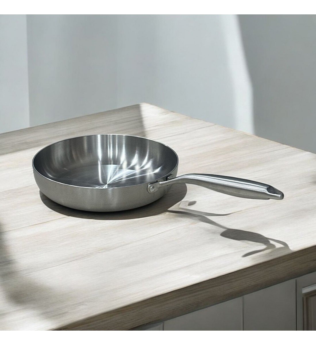 مقلاة ستانلس ستيل فاخرة – لمسة احترافية في مطبخك!مقاس 26سم 