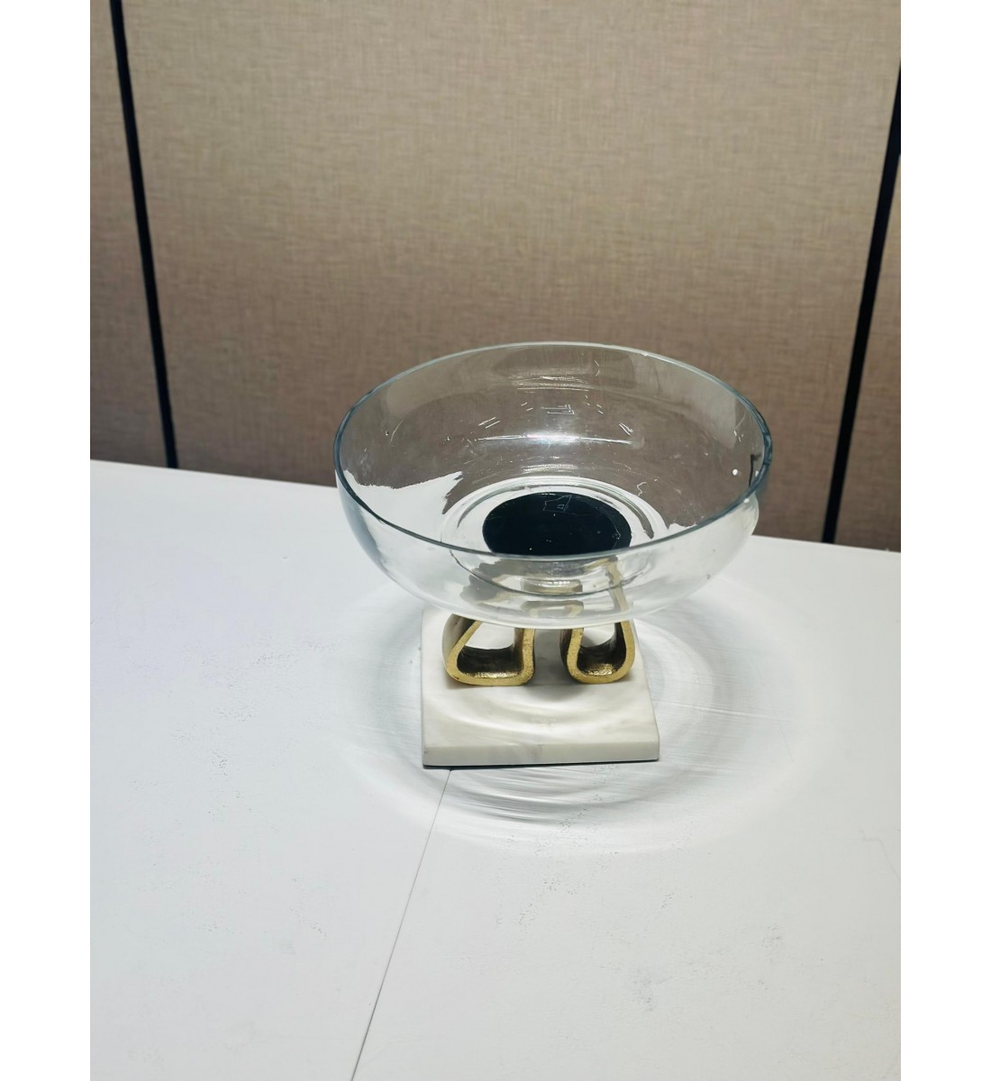 صحن تقديم زجاج قاعده رخام فاخر بتصميم عصري 22×22×17سم صحن تقديم زجاج قاعده رخام فاخر بتصميم عصري 22×22×17سم