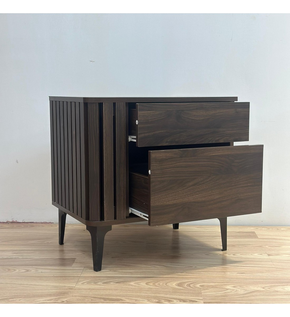 كمدينو 2درج بتصميم انيق ومميز 40×40×55سم (العرض لايشمل التركيب) كمدينو 2درج بتصميم انيق ومميز 40×40×55سم (العرض لايشمل التركيب)