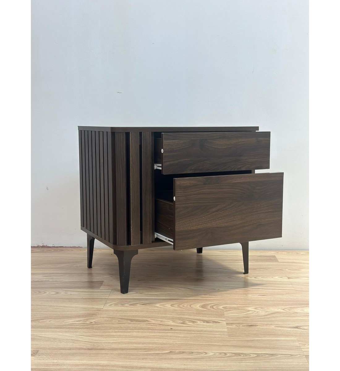 كمدينو 2درج بتصميم انيق ومميز 40×40×55سم (العرض لايشمل التركيب) كمدينو 2درج بتصميم انيق ومميز 40×40×55سم (العرض لايشمل التركيب)