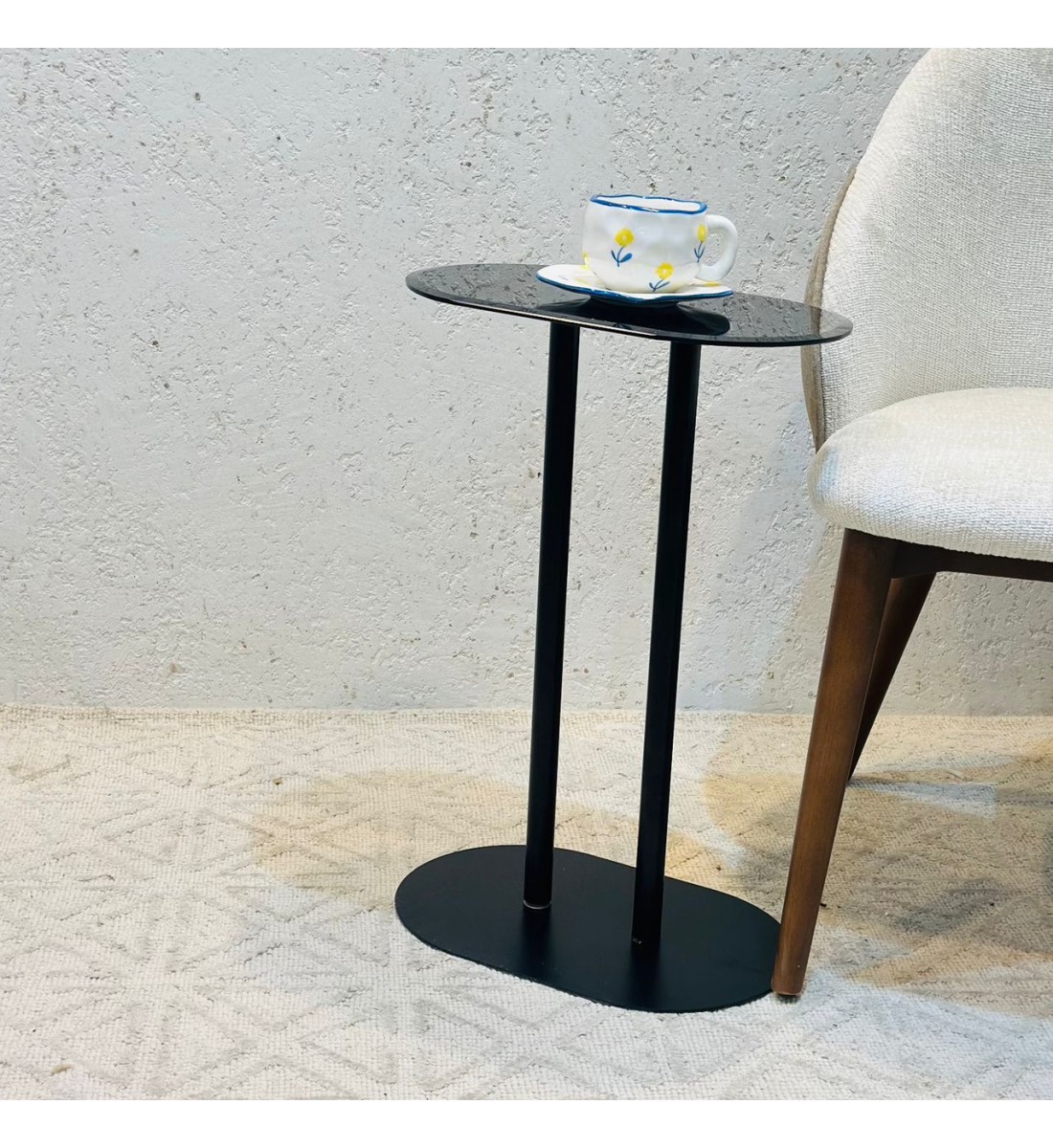 طاولة خدمه أسود قاعدة حديد أسود سطح زجاجي اسود 56×37×15سم 