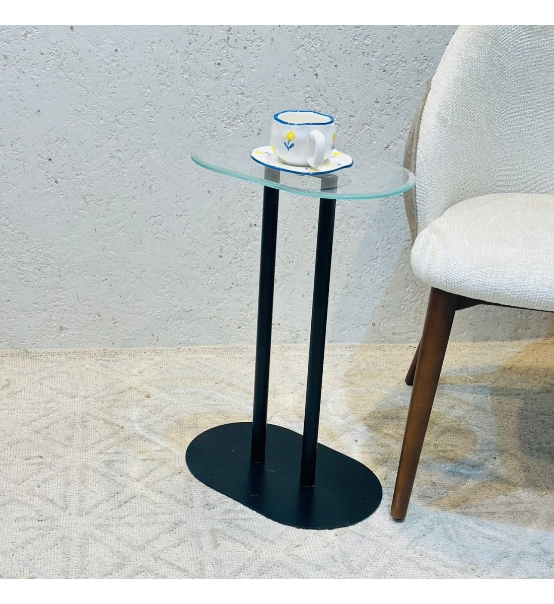 طاولة خدمه أسود قاعدة حديد أسود سطح زجاجي شفاف 56×37×15سم 