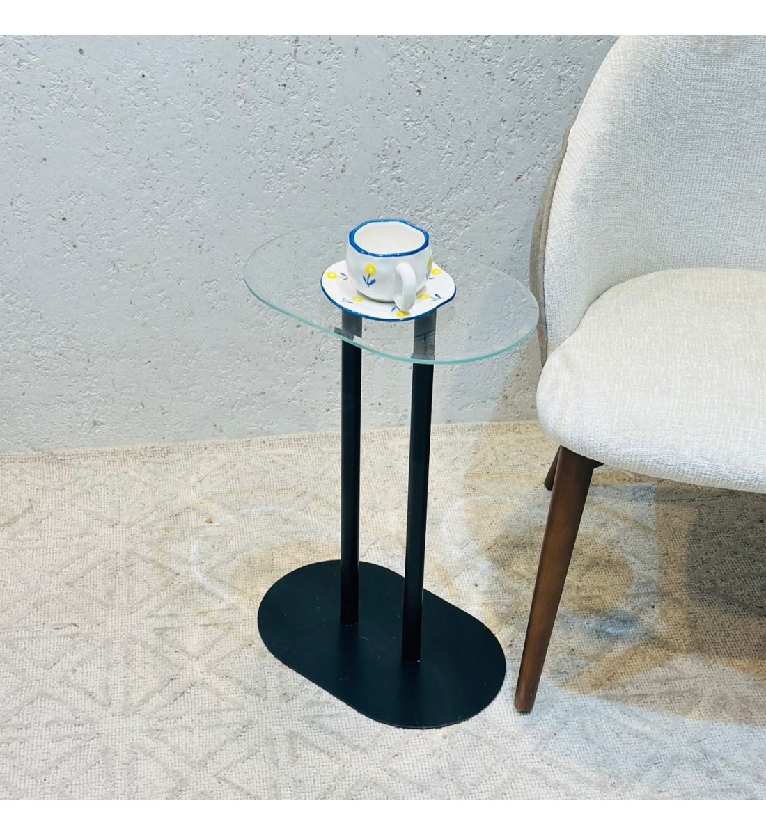 طاولة خدمه أسود قاعدة حديد أسود سطح زجاجي شفاف 56×37×15سم 
