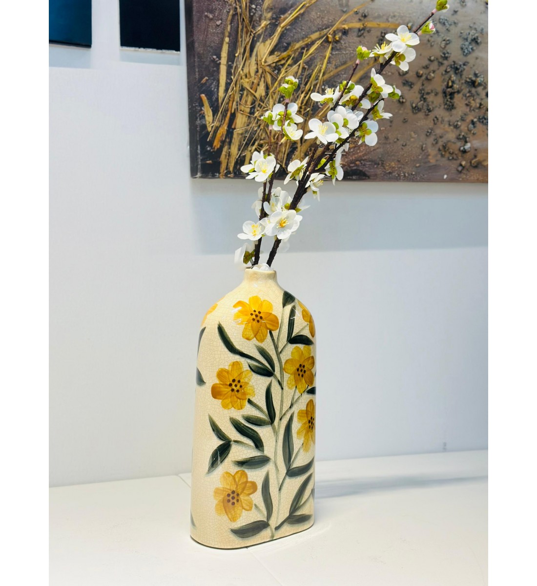 فازة ديكور بتصميم فني راقٍ تضيف لمسة من الأناقة والجمال لأي زاوية في منزلك.32×3×3سم 