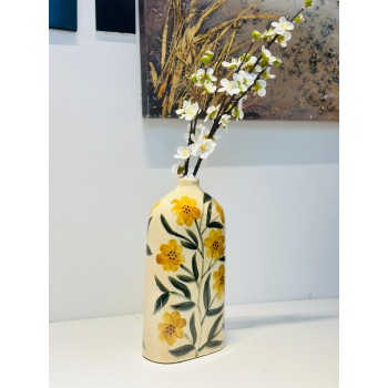 فازة ديكور بتصميم فني راقٍ تضيف لمسة من الأناقة والجمال لأي زاوية في منزلك.32×3×3سم 