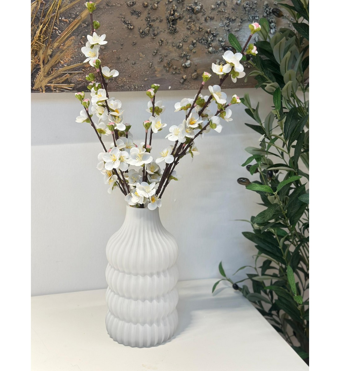 فازة ديكور بتصميم فني راقٍ تضيف لمسة من الأناقة والجمال لأي زاوية في منزلك27×6×6سم 