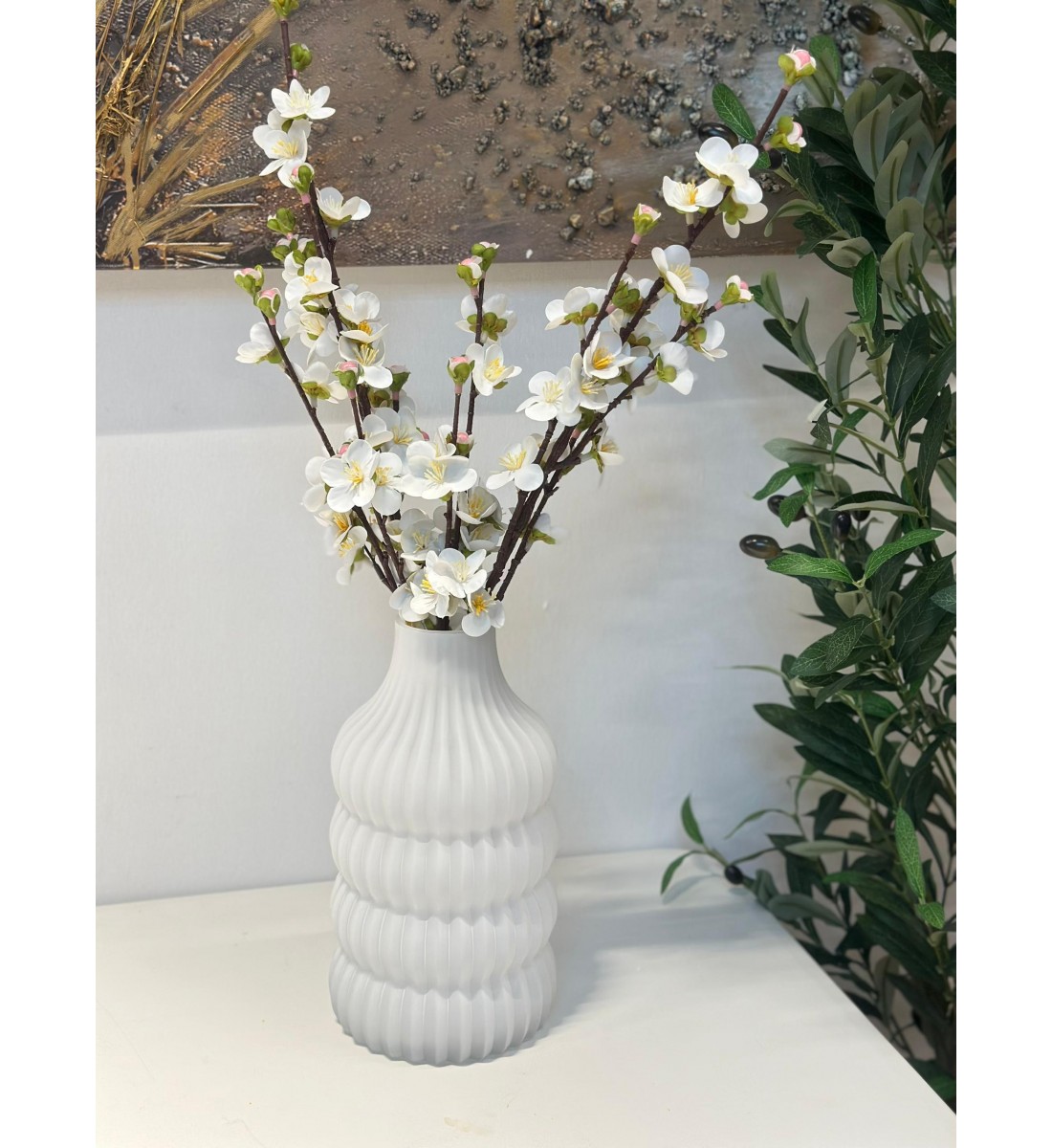 فازة ديكور بتصميم فني راقٍ تضيف لمسة من الأناقة والجمال لأي زاوية في منزلك27×6×6سم 