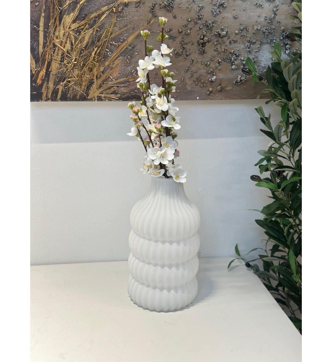 فازة ديكور بتصميم فني راقٍ تضيف لمسة من الأناقة والجمال لأي زاوية في منزلك31×6×6سم 