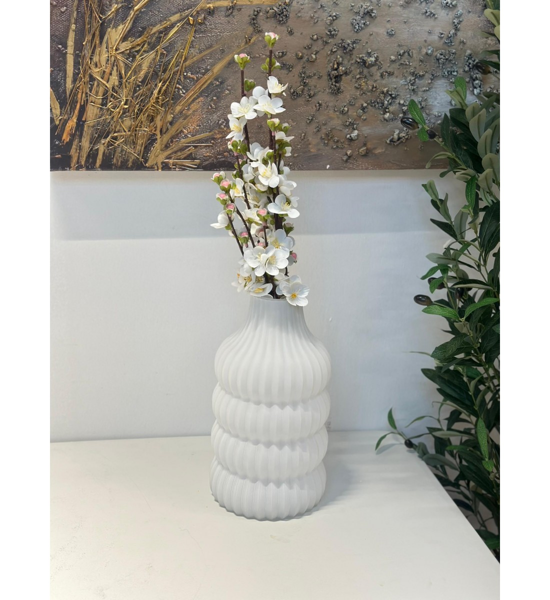 فازة ديكور بتصميم فني راقٍ تضيف لمسة من الأناقة والجمال لأي زاوية في منزلك31×6×6سم 