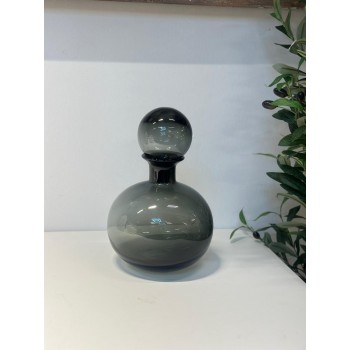 فازةاو قارورة  ديكور بتصميم فني راقٍ تضيف لمسة من الأناقة والجمال لأي زاوية في منزلك 8×8×26سم 