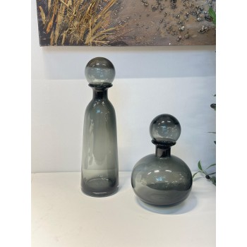 فازةاو قارورة  ديكور بتصميم فني راقٍ تضيف لمسة من الأناقة والجمال لأي زاوية في منزلك 8×8×26سم 