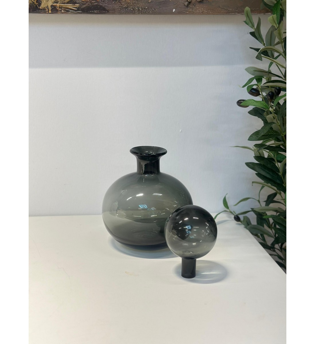 فازةاو قارورة  ديكور بتصميم فني راقٍ تضيف لمسة من الأناقة والجمال لأي زاوية في منزلك 8×8×26سم 