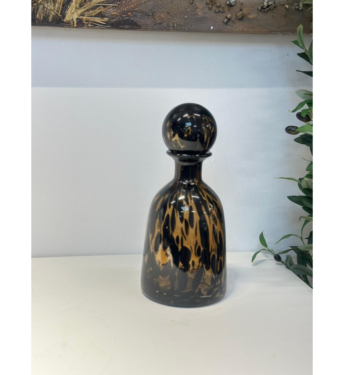 فازةاو قارورة  ديكور بتصميم فني راقٍ تضيف لمسة من الأناقة والجمال لأي زاوية في منزلك 8×8×32سم 