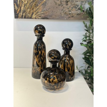 فازةاو قارورة  ديكور بتصميم فني راقٍ تضيف لمسة من الأناقة والجمال لأي زاوية في منزلك 8×8×32سم 