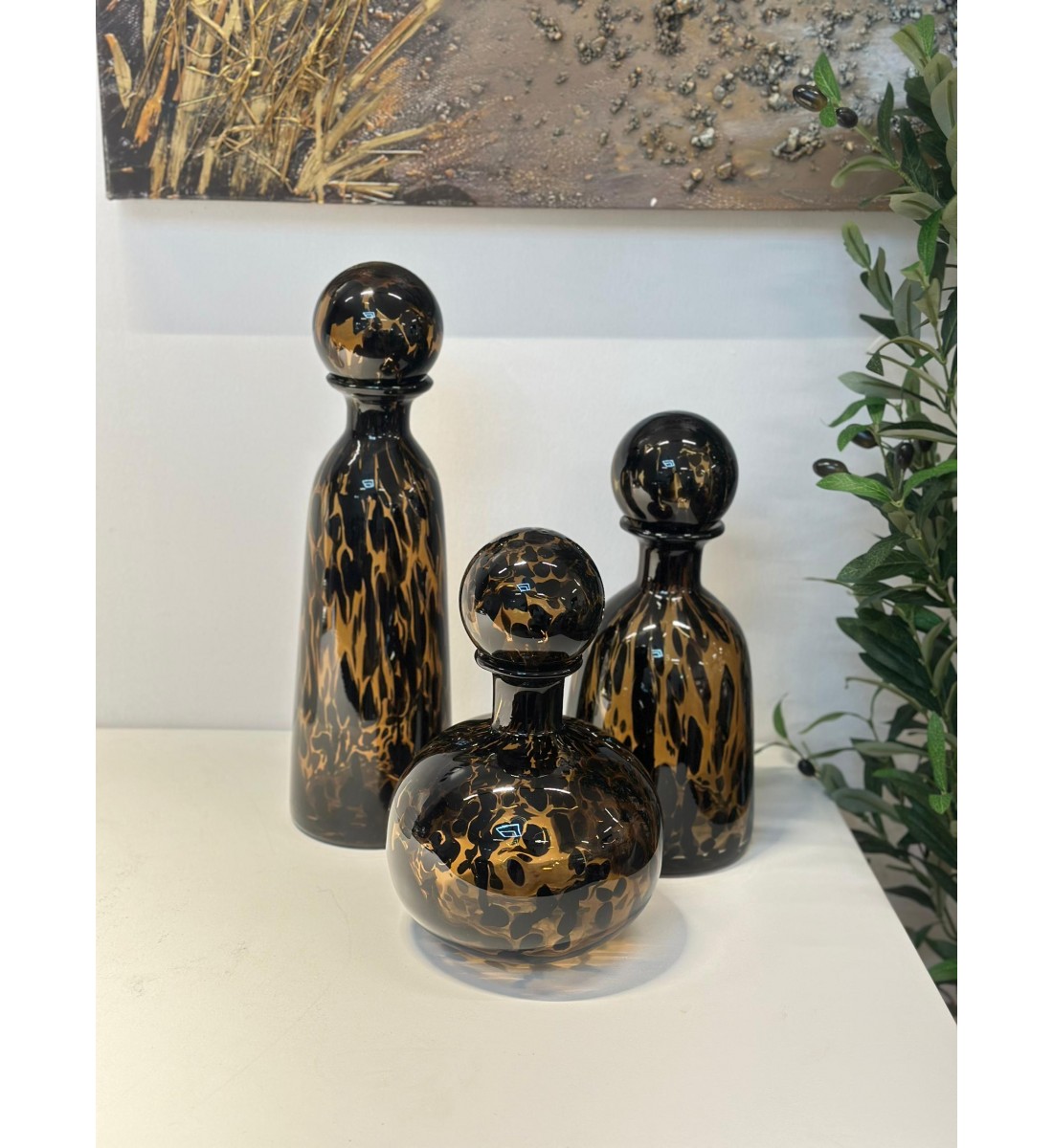 فازةاو قارورة  ديكور بتصميم فني راقٍ تضيف لمسة من الأناقة والجمال لأي زاوية في منزلك 42×8×8سم 