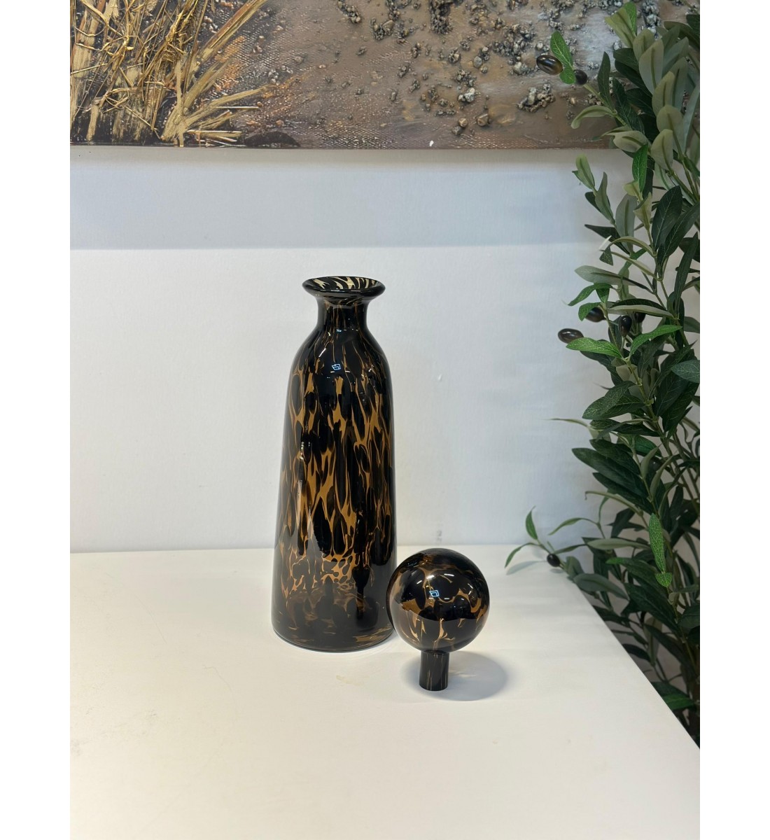 فازةاو قارورة  ديكور بتصميم فني راقٍ تضيف لمسة من الأناقة والجمال لأي زاوية في منزلك 42×8×8سم 