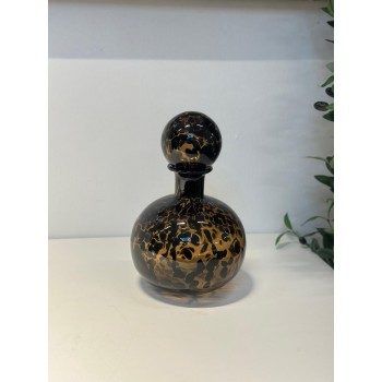 فازةاو قارورة  ديكور بتصميم فني راقٍ تضيف لمسة من الأناقة والجمال لأي زاوية في منزلك 8×8×26سم 